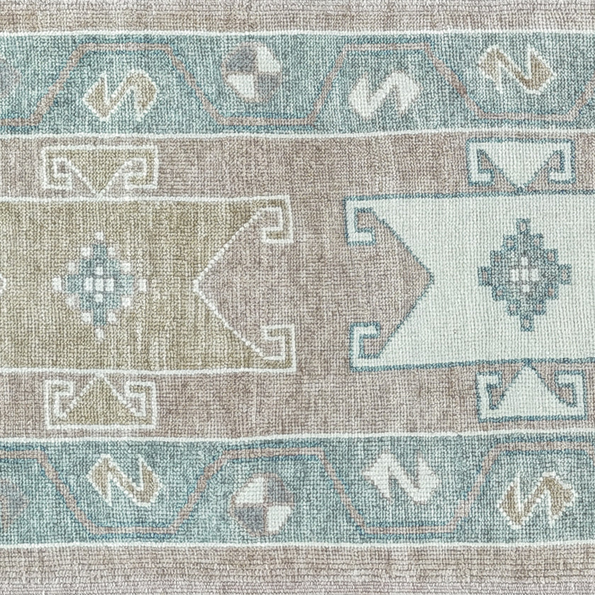 17801 Handwoven Rug 2’9x9’5