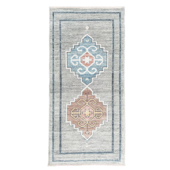 17822 Handwoven Rug 2'9 x 5’9