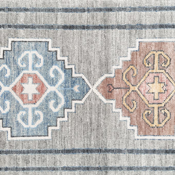 17822 Handwoven Rug 2'9 x 5’9