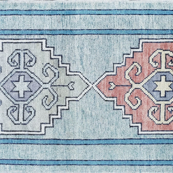 17934 Handwoven Rug 2'8 x 9’4