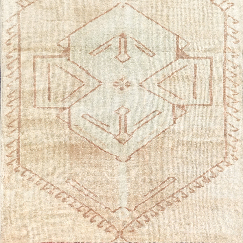 17943 Handwoven Vintage Rug 2'10 x 4’2