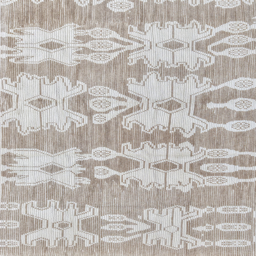 18222 Handwoven Rug 9'11 x 13'4