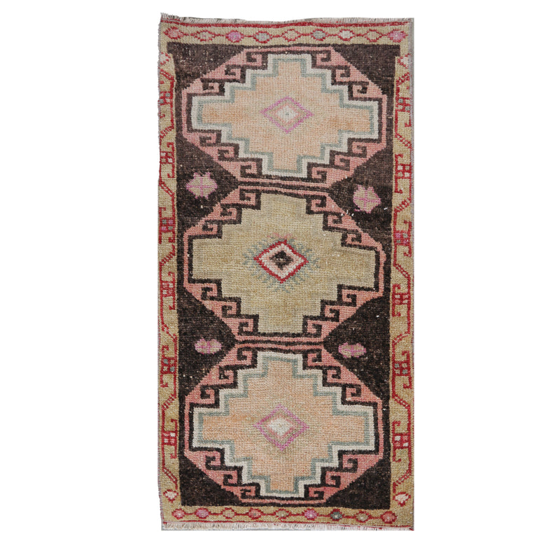 3685 Handwoven Vintage Rug 1’7x3'1