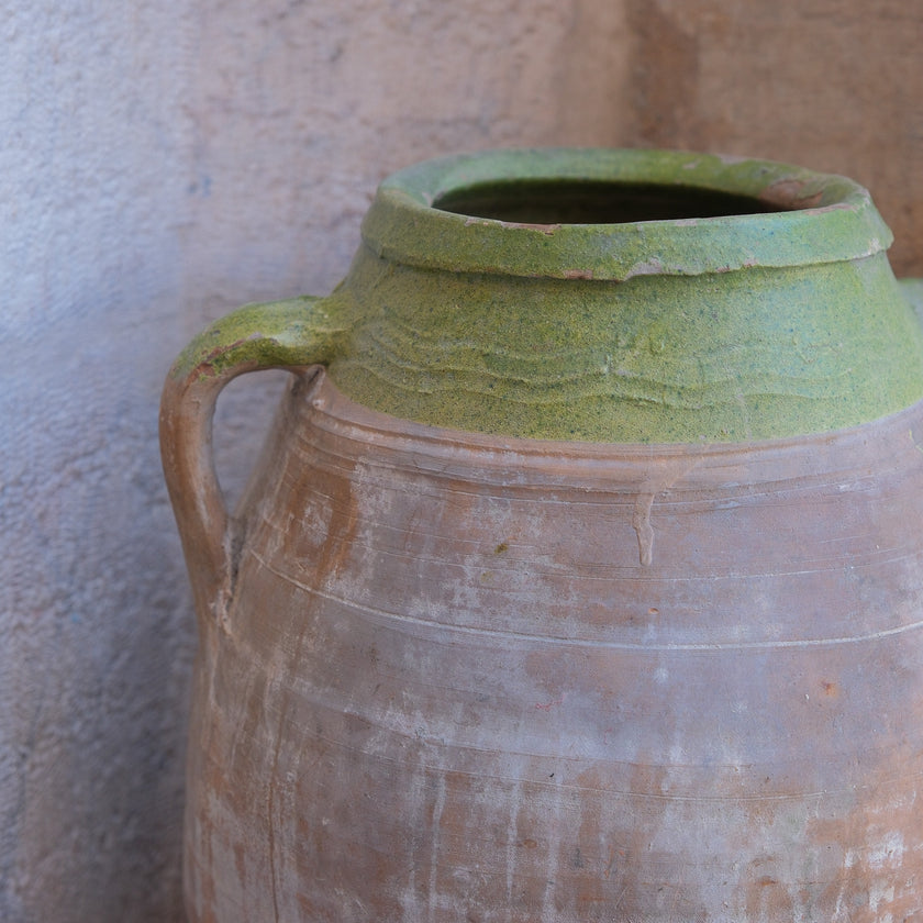 Olive Jar 527 (20x44)