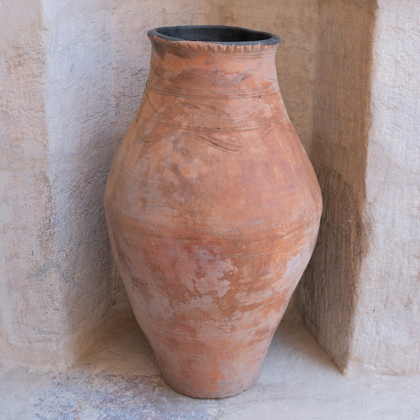 Olive Jar 554 (26x47)