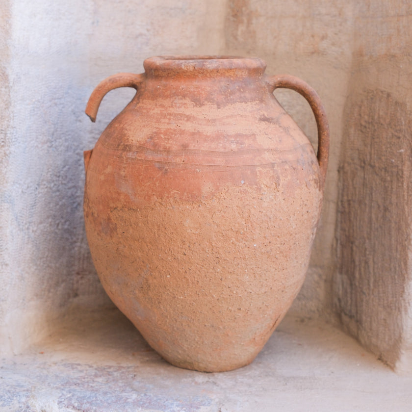 Olive Jar 596 (17x42)