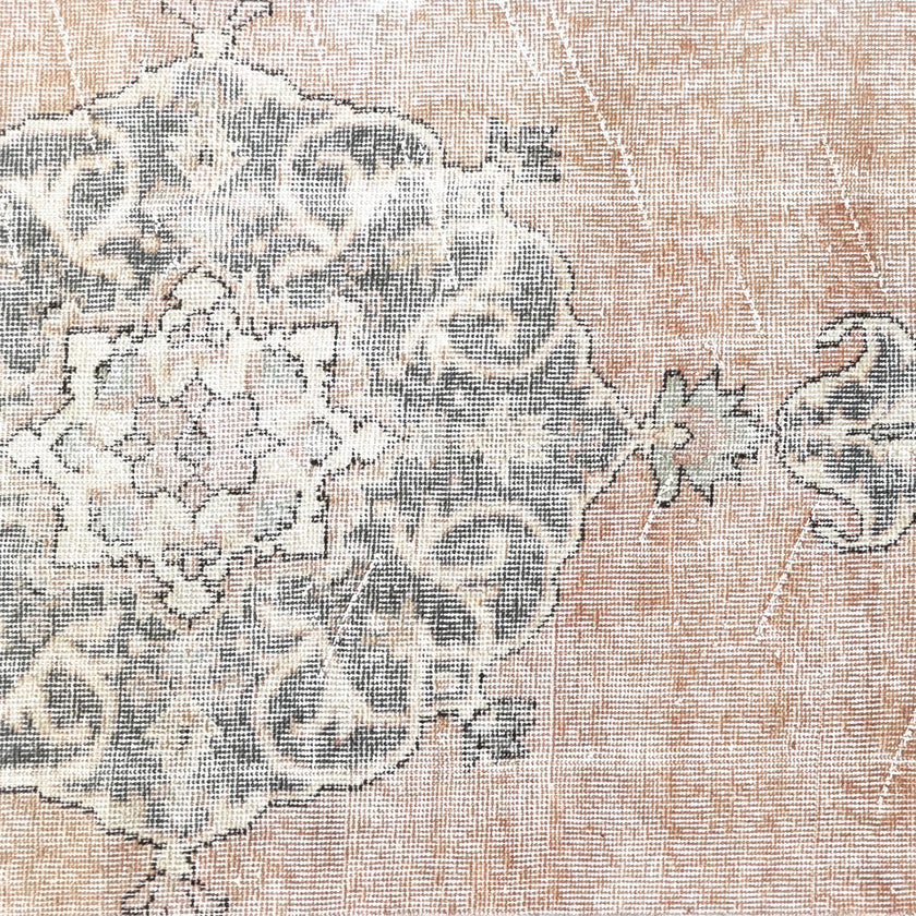 6234 Handwoven Vintage Rug 2'9 x 9'4