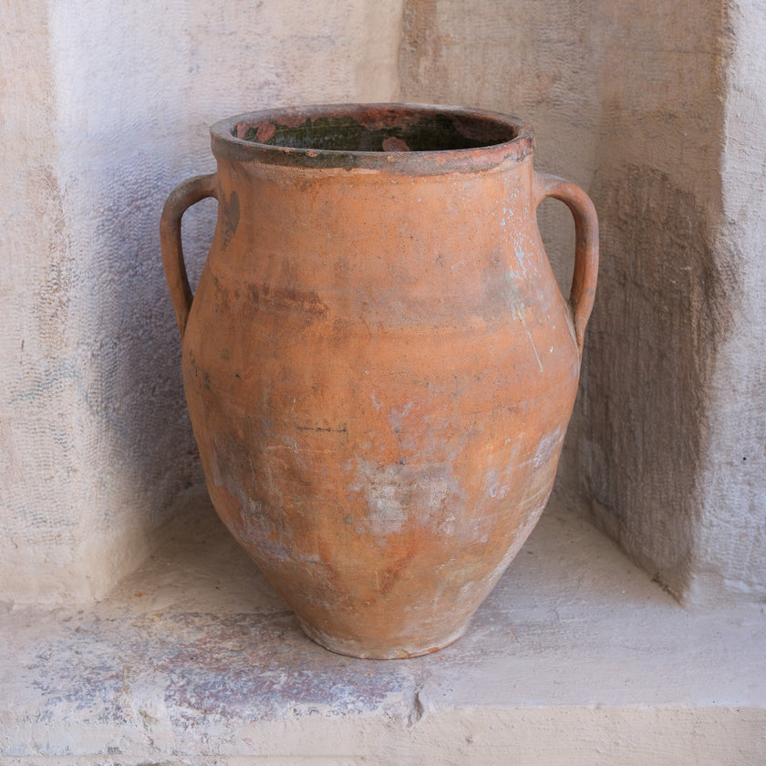 Olive Jar 667 (17x43)