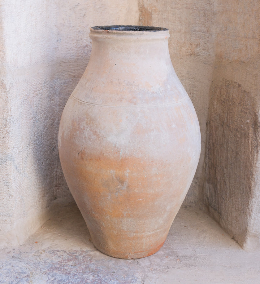 Olive Jar 670 (20x40)