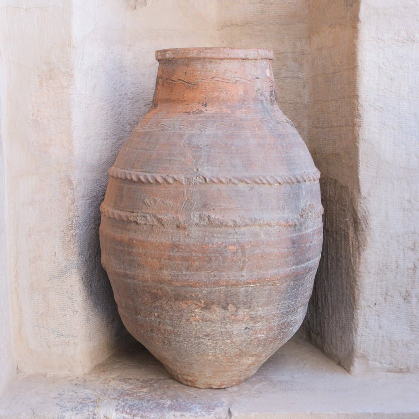 Olive Jar 671 (25x53)