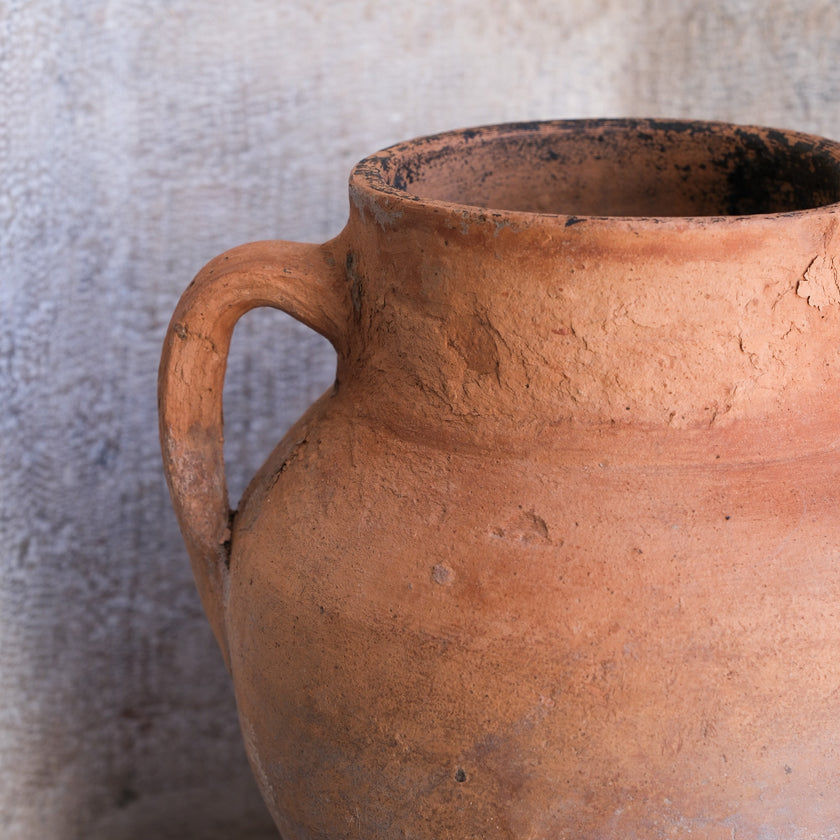 Olive Jar 673 (13x31)