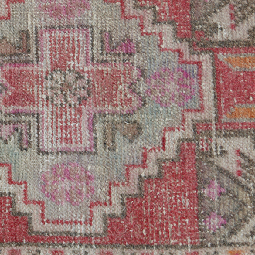 6756 Handwoven Vintage Rug 1’4x2'7