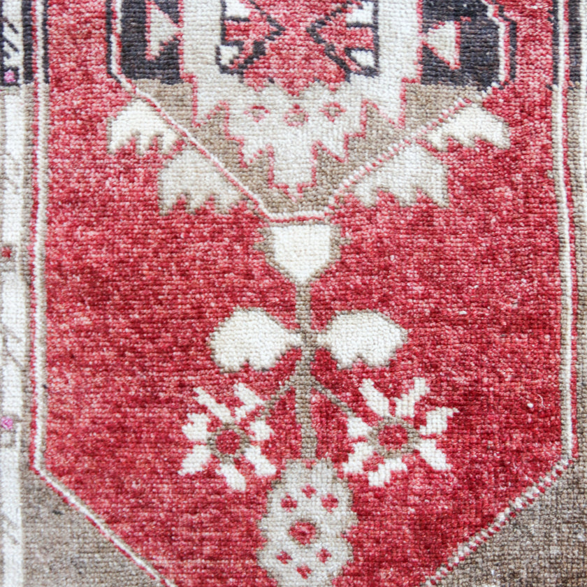 6761 Handwoven Vintage Rug 1'7x3'4