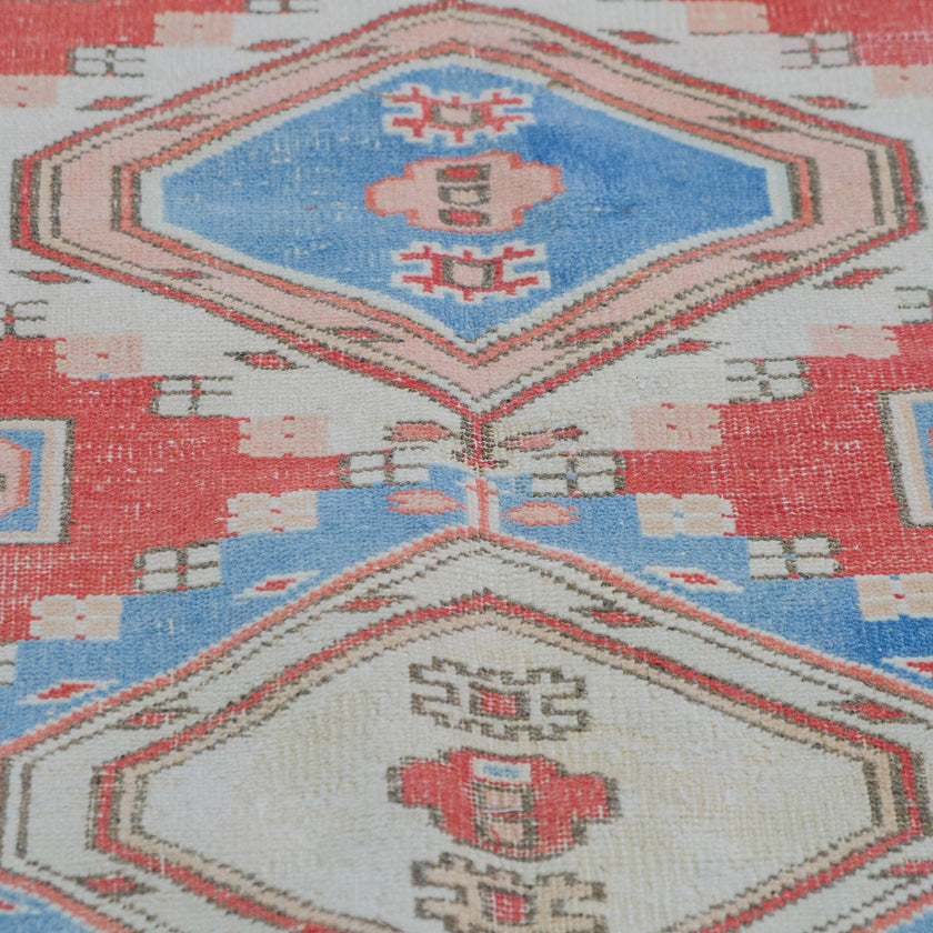 6799 Handwoven Vintage Rug 2'9x4'5