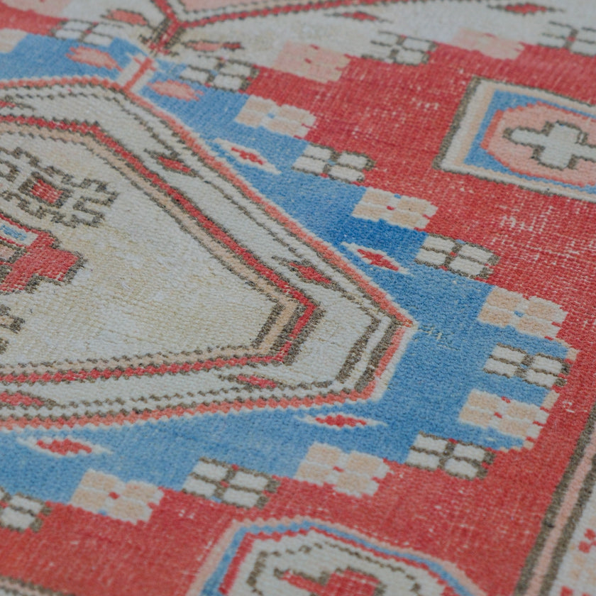 6799 Handwoven Vintage Rug 2'9x4'5