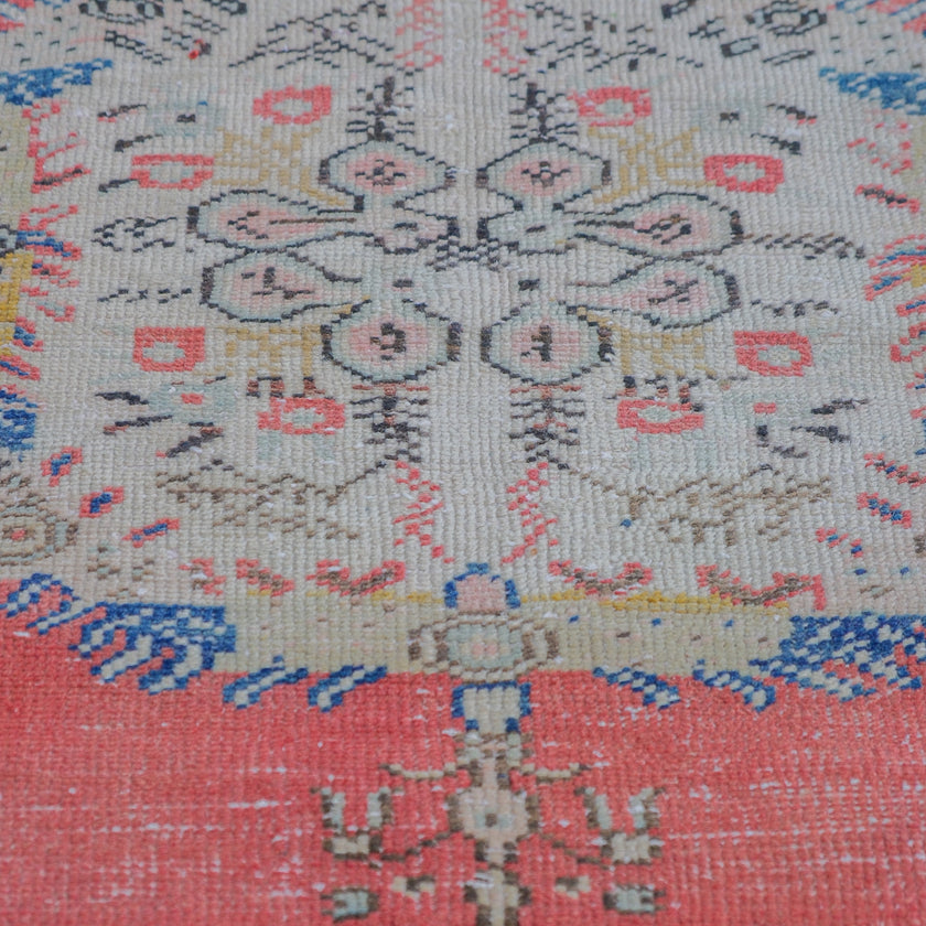 6836 Handwoven Vintage Rug 2'10x5'6