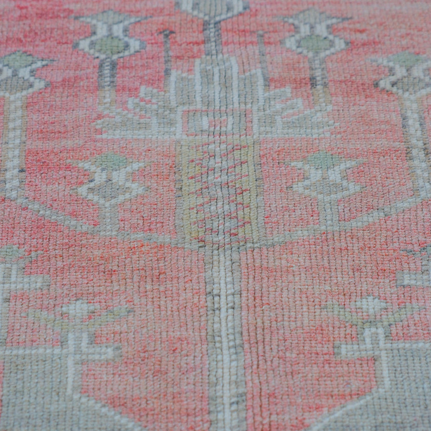 6856 Handwoven Vintage Rug 3'8x6