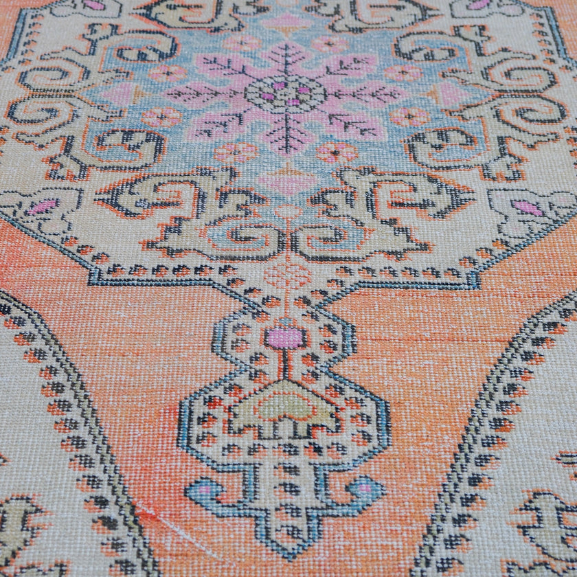 6889 Handwoven Vintage Rug 4'4x7'5