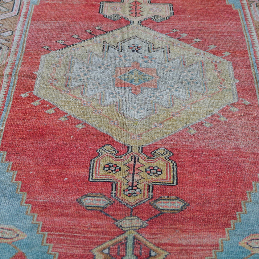 6901 Handwoven Vintage Rug 4x8'3