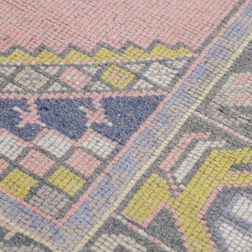 6915 Handwoven Vintage Rug 2’9x10’3