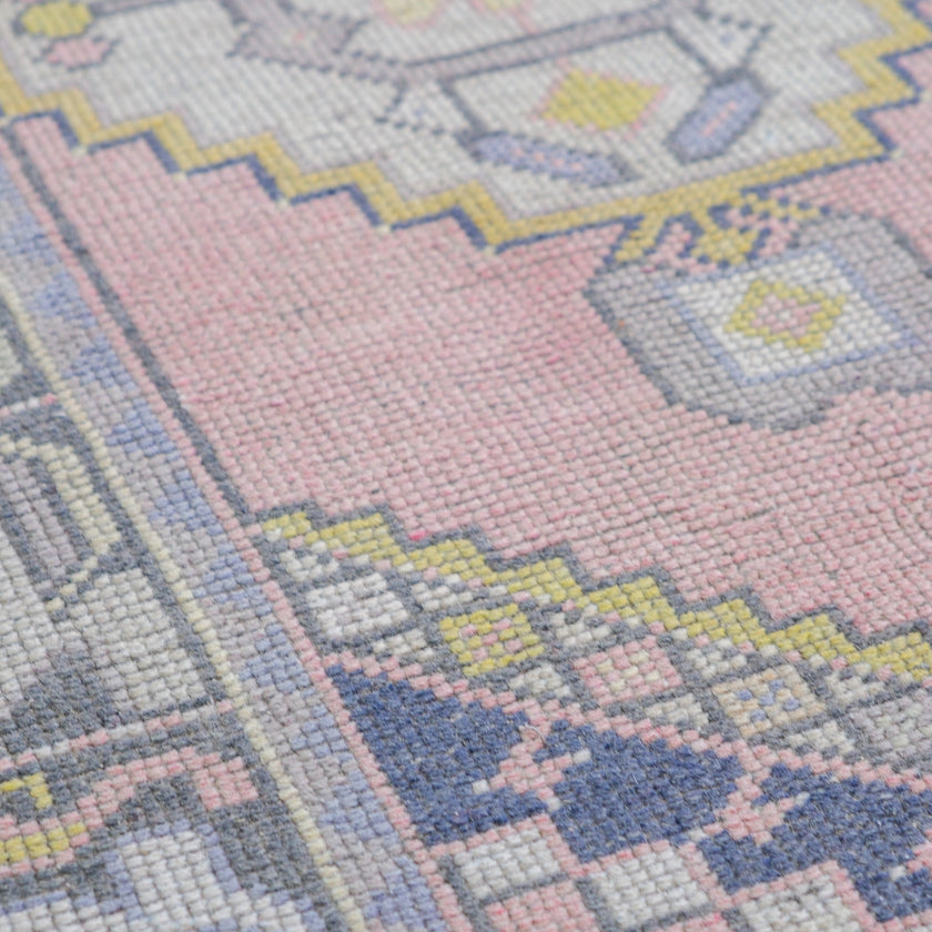 6915 Handwoven Vintage Rug 2’9x10’3