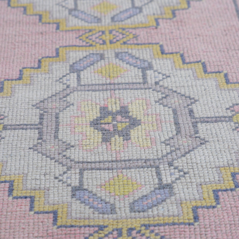 6915 Handwoven Vintage Rug 2’9x10’3