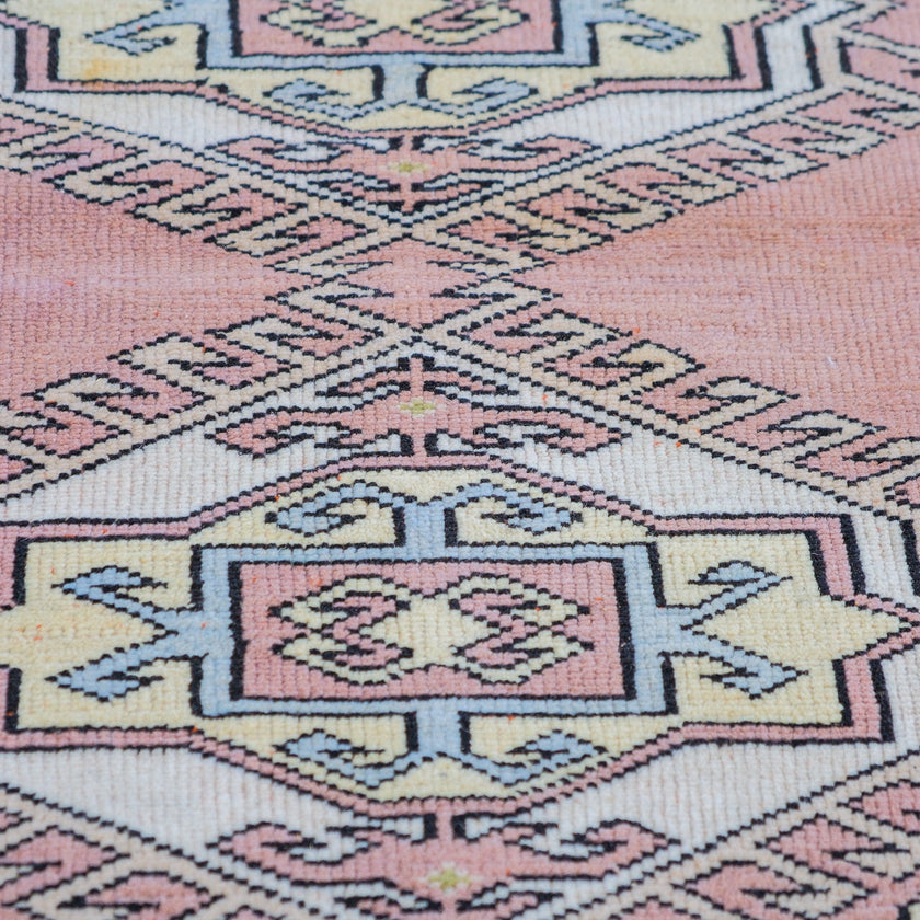 6970 Handwoven Vintage Rug 3'3x3'3
