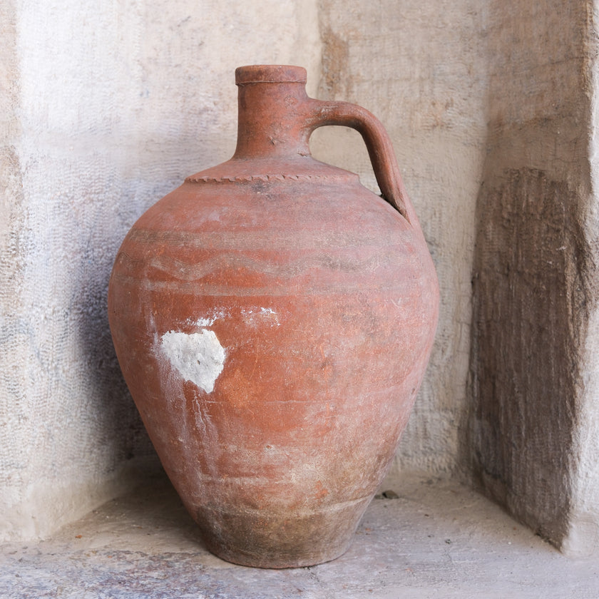 Olive Jar 699 (16 h x 27 c)