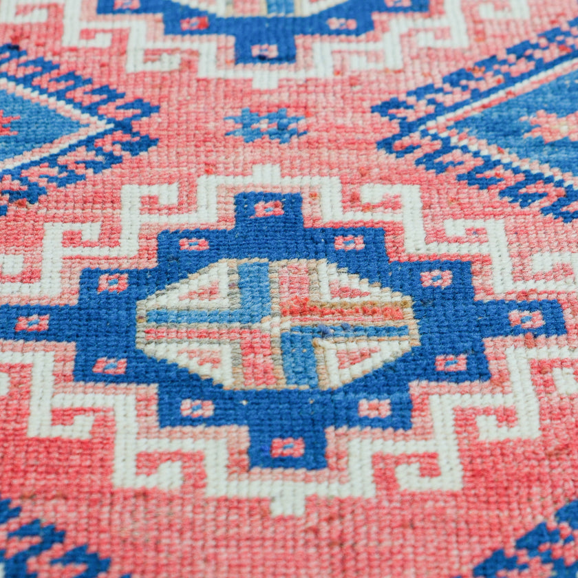 7006 Handwoven Vintage Rug 2'4x3'5