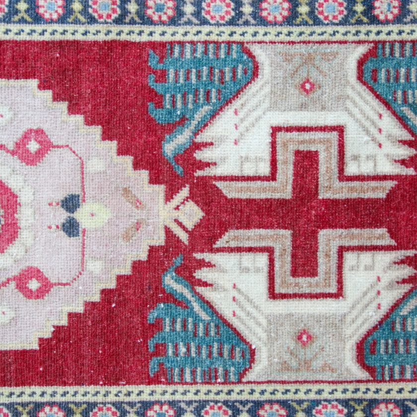 7085 Handwoven Vintage Rug 1'7x3'6
