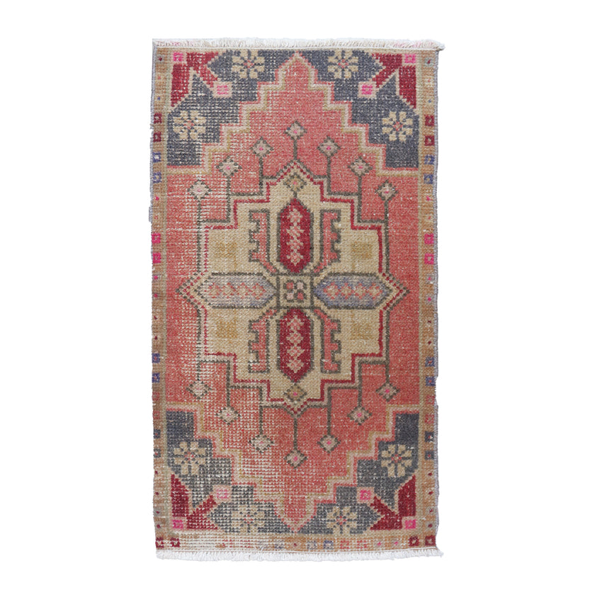 7113 Handwoven Vintage Rug 1’ 7x2'9