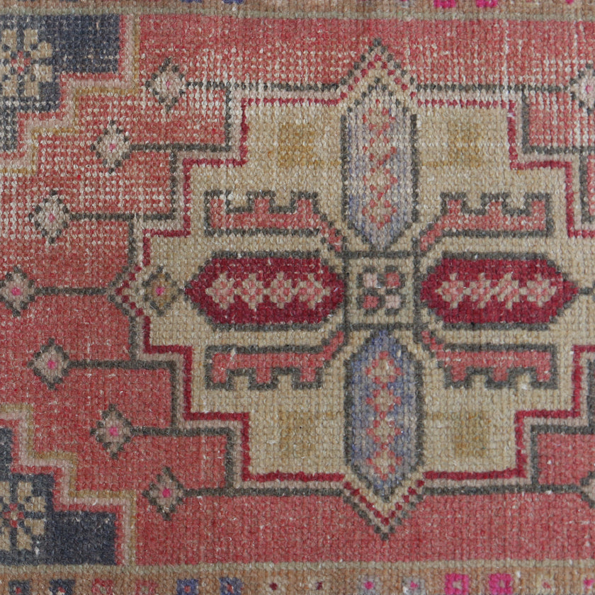 7113 Handwoven Vintage Rug 1’ 7x2'9