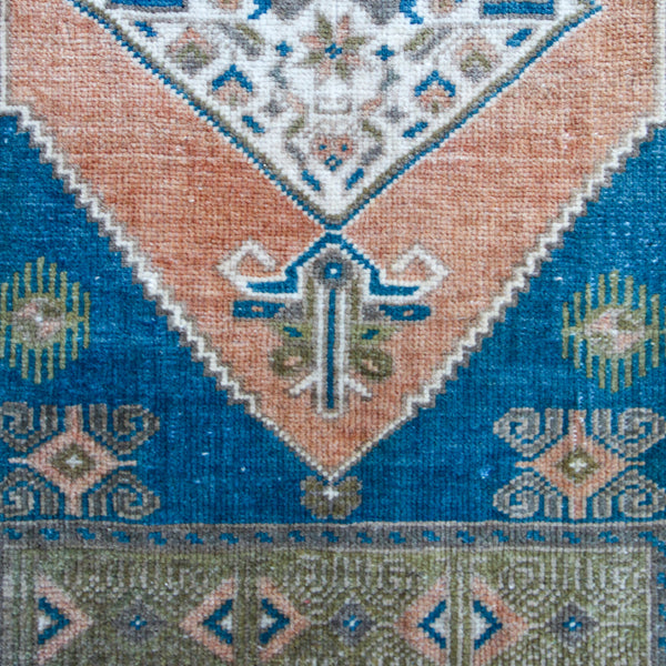 7231 Handwoven Vintage Rug 1'8x3'3