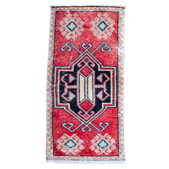 7232 Handwoven Vintage Rug 1'8x3'3