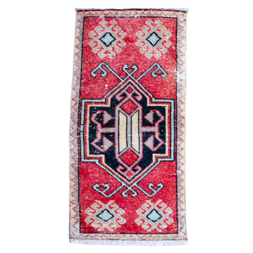 7232 Handwoven Vintage Rug 1'8x3'3