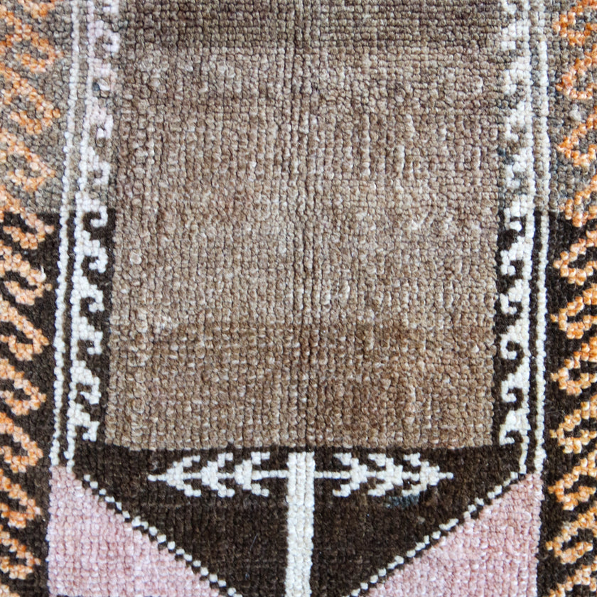 7233 Handwoven Vintage Rug 1'7x2'9