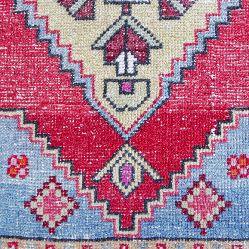 7240 Handwoven Vintage Rug 1'8x3