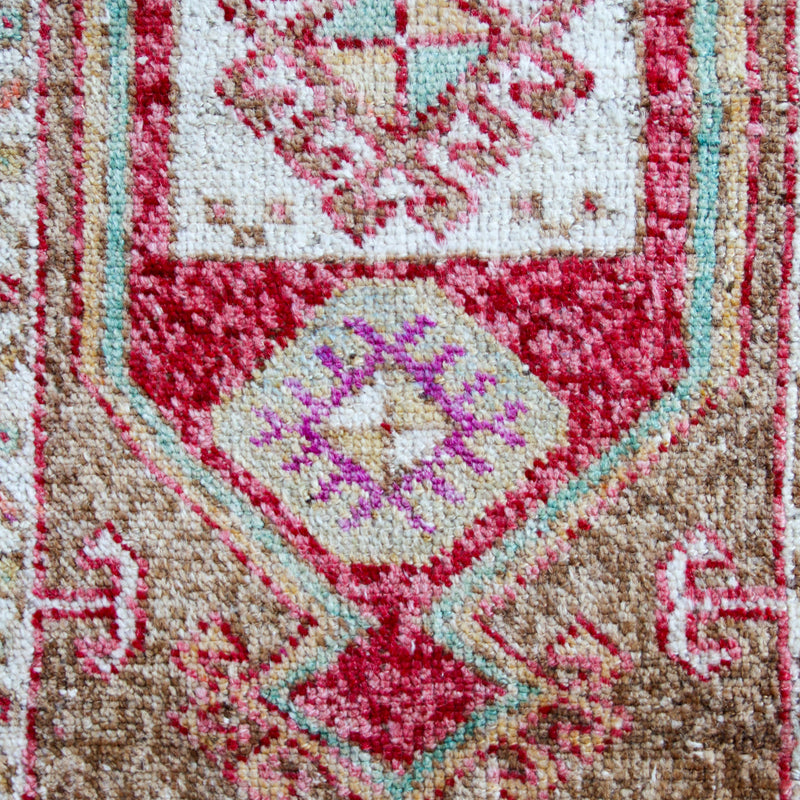 7246 Handwoven Vintage Rug 1'5x2'9