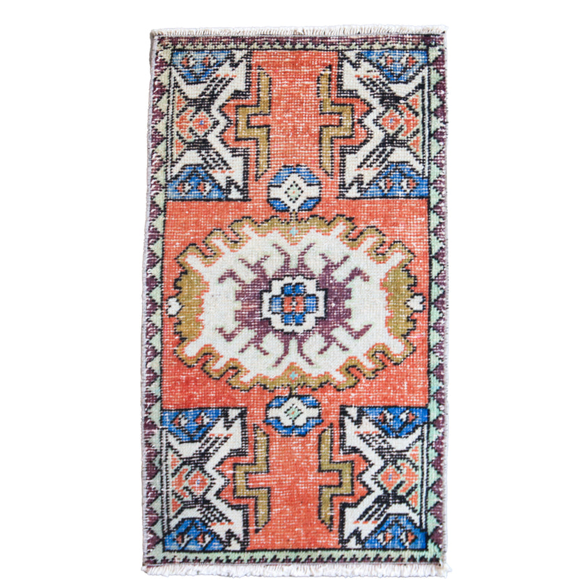 7262 Handwoven Vintage Rug 1'8x2'11