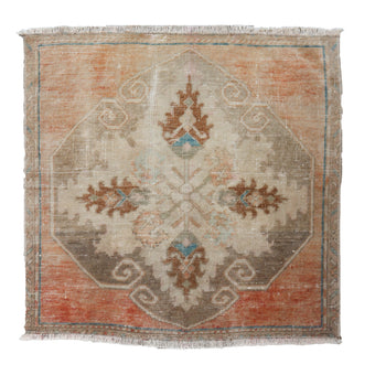 7308 Handwoven Vintage Rug 2’2x2'3