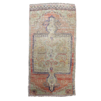 7310 Handwoven Vintage Rug 1’4x2'8