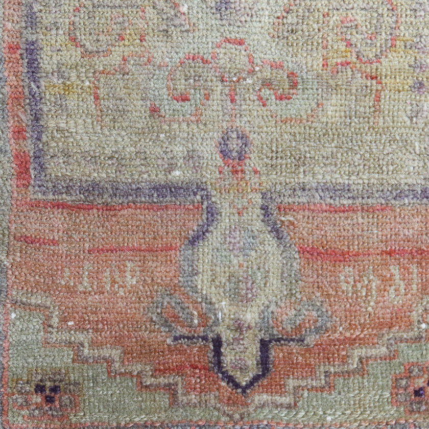 7310 Handwoven Vintage Rug 1’4x2'8