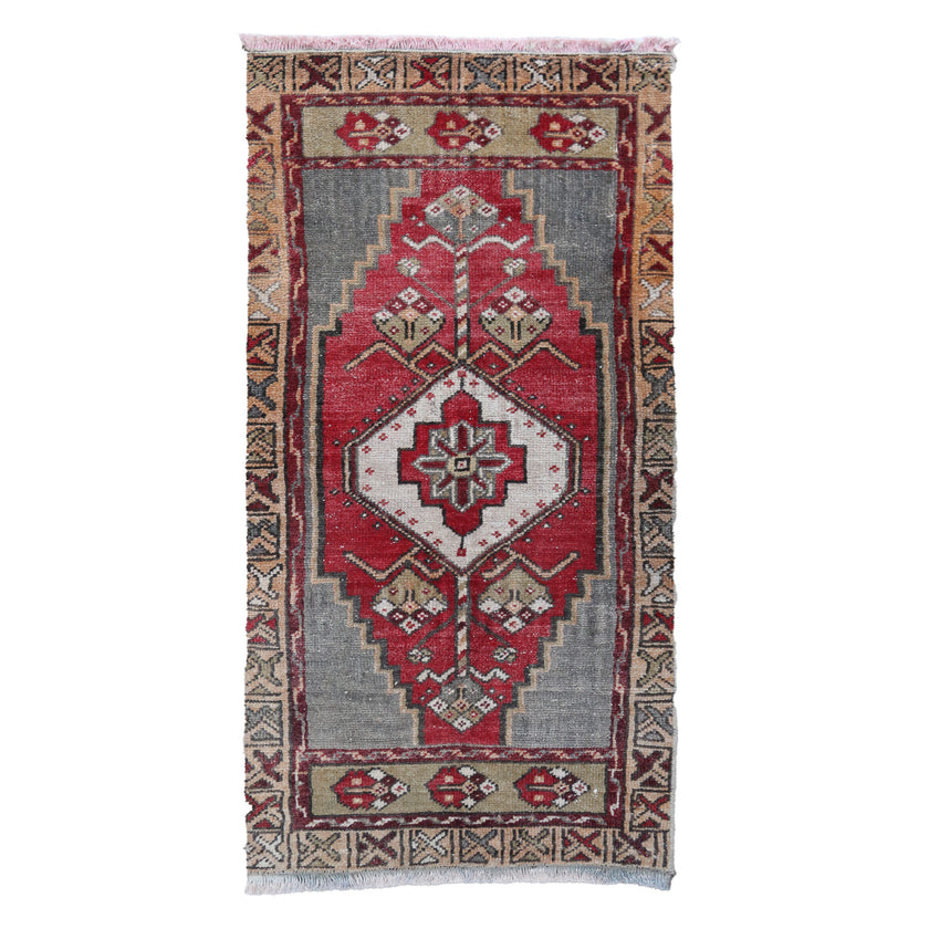 7318 Handwoven Vintage Rug 1’9x3'4