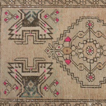 7328 Handwoven Vintage Rug 1’8x3'2