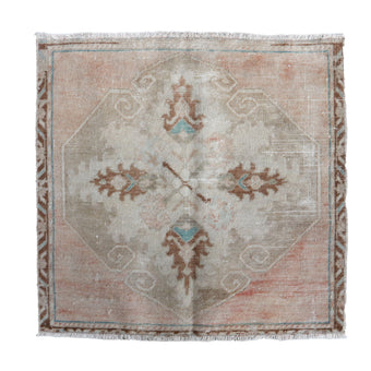 7329 Handwoven Vintage Rug 2’4x2'3