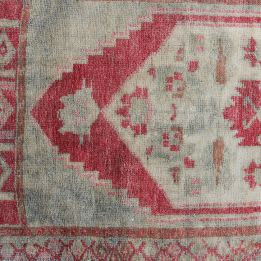 7354 Handwoven Vintage Rug 1’7x3'7