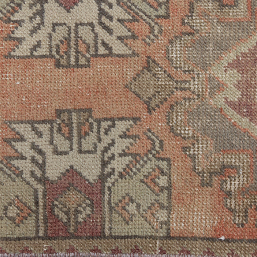 7363 Handwoven Vintage Rug 1’7x2’10