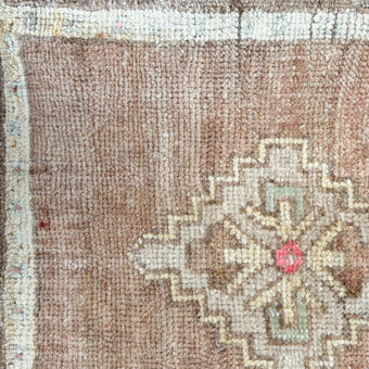 ER20 Handwoven Vintage Rug 1'8x2'11