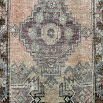 ER22 Handwoven Vintage Rug 1'6x3'8