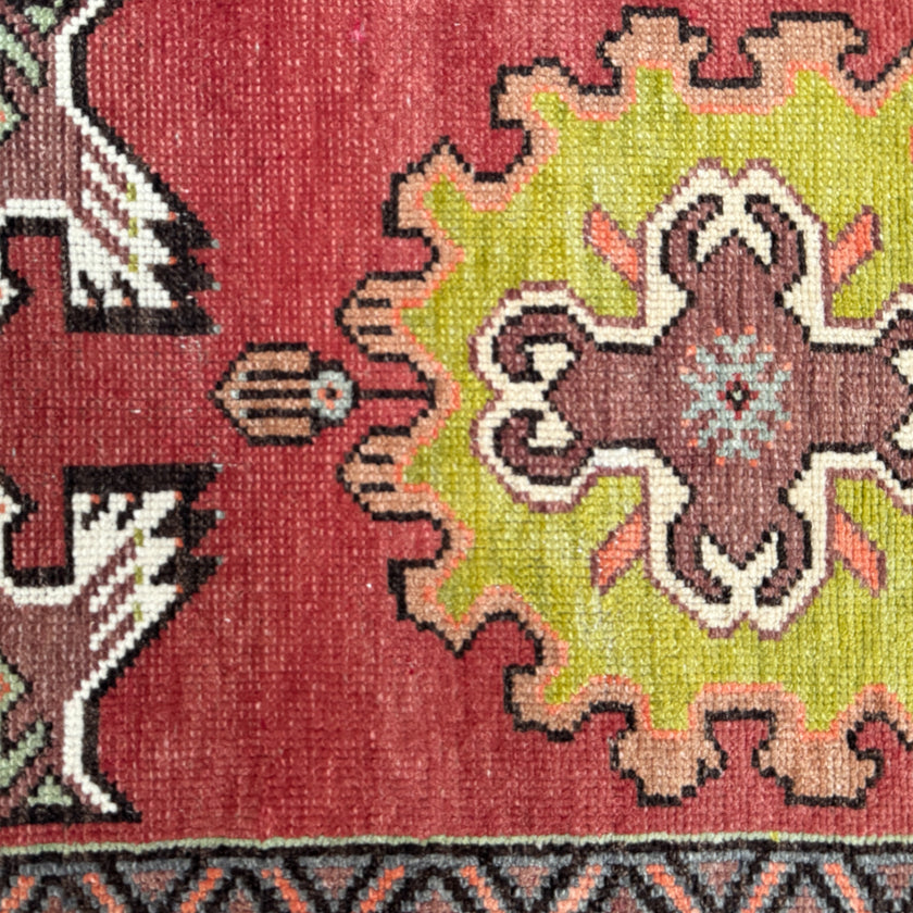 ER27 Handwoven Vintage Rug 1'7x3'5